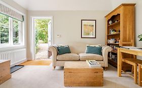 Cosy Country Cottage